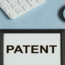 The word "patent" is written on the board. 