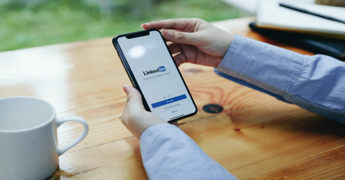 Using linkedin on a mobile phone